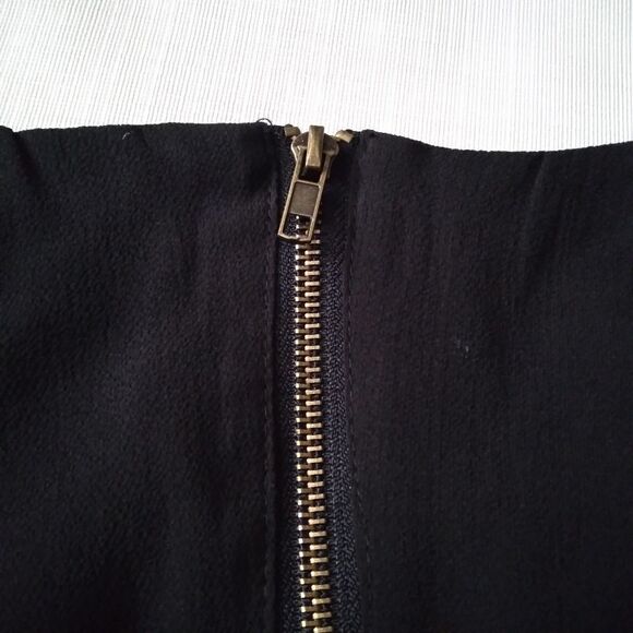 Umgee Black Cold Shoulder Ruffle Sleeve Above Knee Shift Dress Women's Medium - Picture 9 of 13